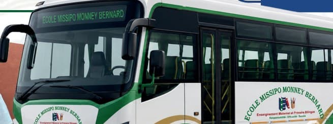 Le bus de ramassage scolaire de l'école